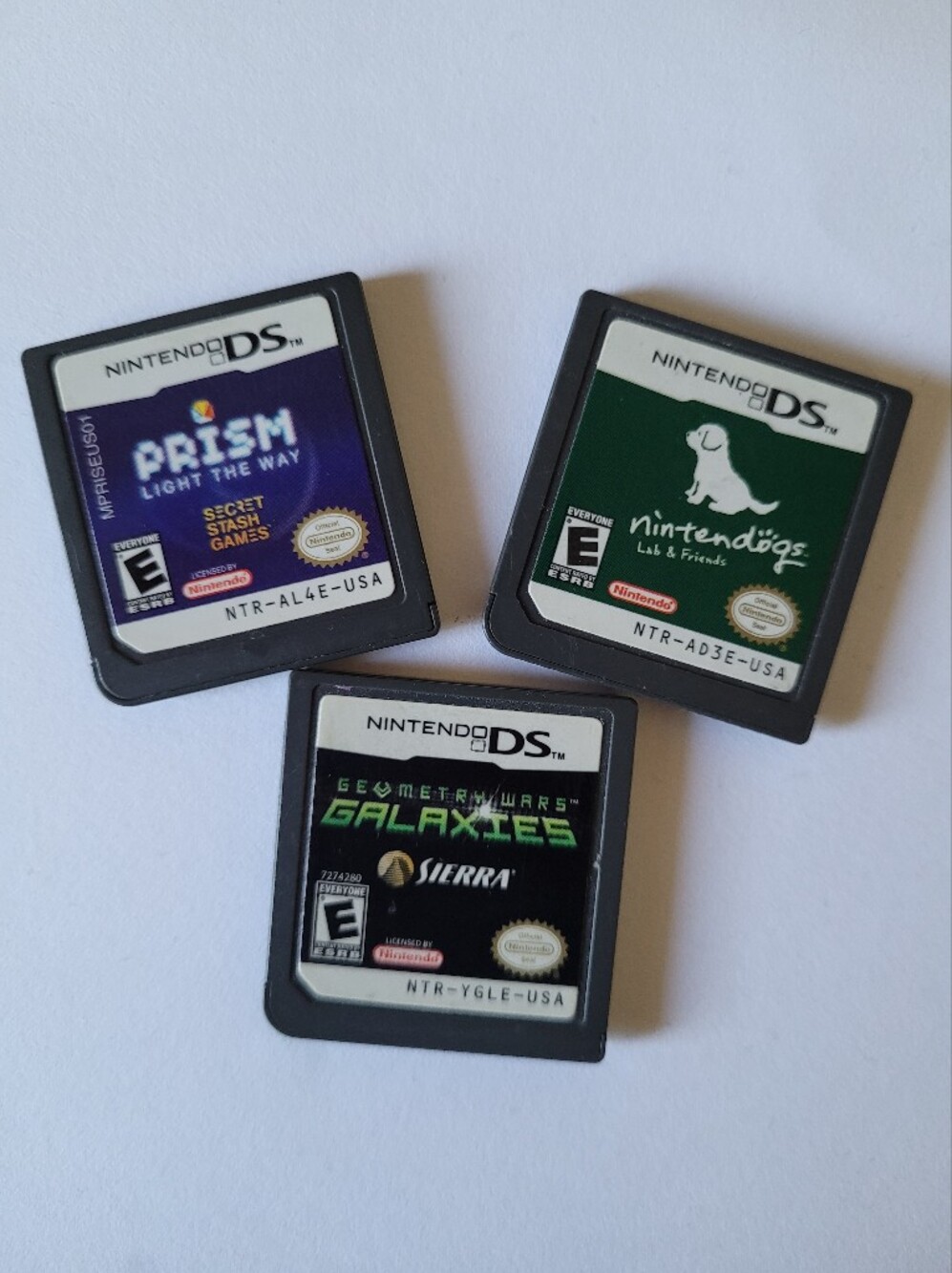 Lot of 3 DS games m, Nintendogs, Prism Light the Way, Geometry Wars Galaxies,